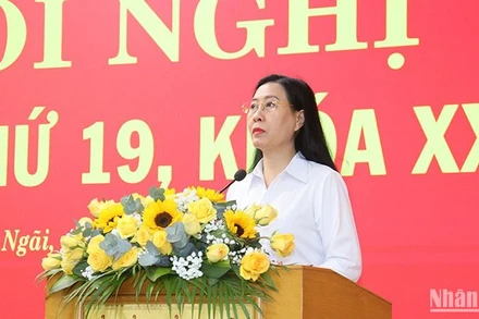 Đồng chí Bùi Thị Quỳnh Vân, Bí thư Tỉnh ủy, Chủ tịch Hội đồng nhân dân tỉnh Quảng Ngãi phát biểu tại hội nghị.