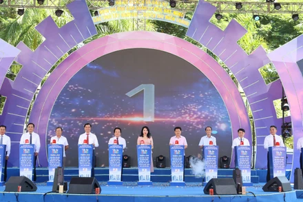 Ấn nút khai mạc Hội chợ triển lãm sản phẩm tiêu biểu của doanh nghiệp các tỉnh Tây Nguyên-Duyên hải miền trung và Thành phố Hồ Chí Minh năm 2023.