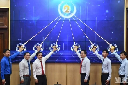 Việc đưa vào khai thác ứng dụng C-Quảng Ngãi (app công dân) và ứng dụng G-Quảng Ngãi (app công chức) là bước tiến mới trong công tác chuyển đổi số của tỉnh Quảng Ngãi.