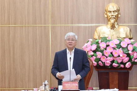 Đồng chí Đỗ Văn Chiến, Ủy viên Bộ Chính trị, Bí thư Trung ương Đảng, Chủ tịch Ủy ban Trung ương Mặt trận Tổ quốc Việt Nam phát biểu kết luận tại buổi làm việc với Ban Thường vụ Tỉnh ủy Quảng Ngãi.