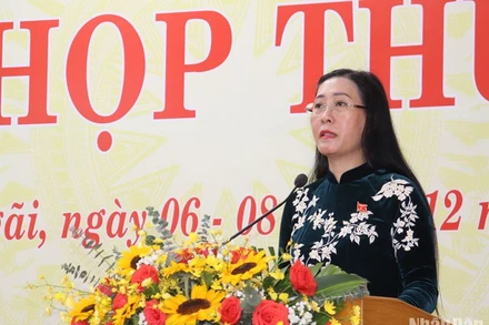 Đồng chí Bùi Thị Quỳnh Vân, Ủy viên Trung ương Đảng, Bí thư Tỉnh ủy, Chủ tịch Hội đồng nhân dân tỉnh Quảng Ngãi phát biểu khai mạc kỳ họp. 
