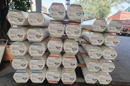 Ống thép Hòa Phát được đóng gói xuất khẩu sang Nhật Bản.