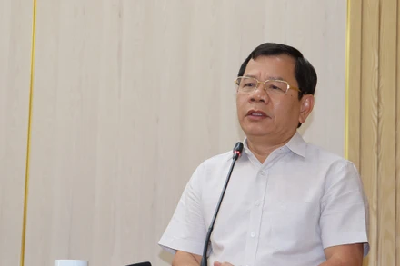 Chủ tịch Ủy ban nhân dân tỉnh Quảng Ngãi Đặng Văn Minh phát biểu kết luận tại buổi làm việc. 