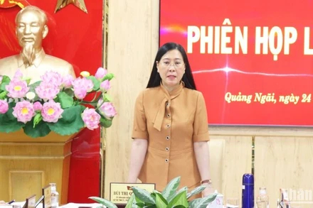 Đồng chí Bùi Thị Quỳnh Vân, Ủy viên Trung ương Đảng, Bí thư Tỉnh ủy, Chủ tịch Hội đồng nhân dân tỉnh Quảng Ngãi phát biểu kết luận tại phiên họp.