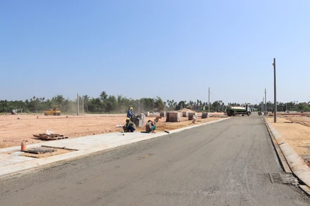 Việc bổ sung giá đất ở đối với các khu tái định cư phục vụ dự án cao tốc Quảng Ngãi-Hoài Nhơn là cơ sở để Quảng Ngãi hoàn thành bàn giao 100% mặt bằng sạch vào cuối tháng 6/2023 theo ý kiến chỉ đạo của Thủ tướng Chính phủ. 