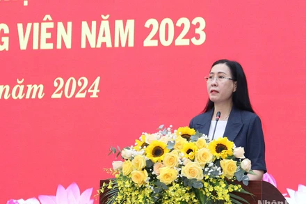 Đồng chí Bùi Thị Quỳnh Vân, Ủy viên Trung ương Đảng, Bí thư Tỉnh ủy, Chủ tịch Hội đồng nhân dân tỉnh Quảng Ngãi phát biểu kết luận Hội nghị. 