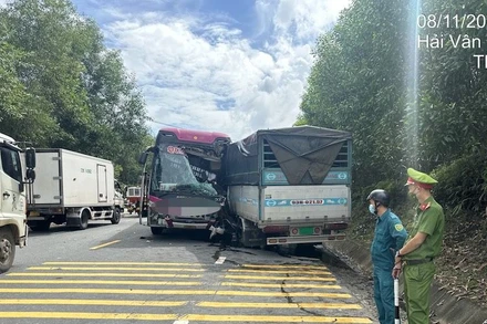 Hiện trường vụ tai nạn liên hoàn. (Ảnh công an cung cấp)