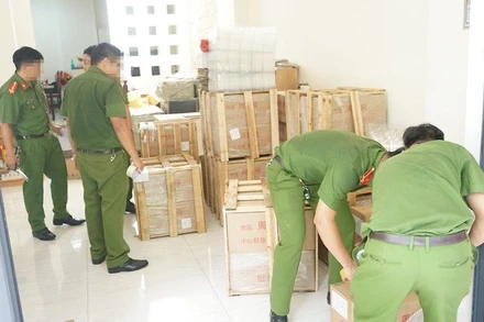 Số lượng bánh trung thu lớn được phát hiện trưa ngày 22/9. (Ảnh: Công an cung cấp)