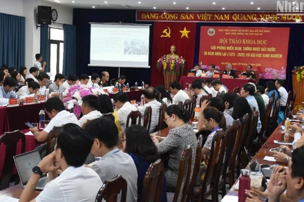 Các đại biểu trình bày tham luận tại hội thảo khoa học “Giải phóng miền nam, thống nhất đất nước 50 năm nhìn lại (1975-2025) và bài học kinh nghiệm". (Ảnh: ANH ĐÀO)
