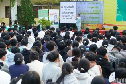 Hàng nghìn học sinh trung học phổ thông tại Đà Nẵng hào hứng với chương trình chăm sóc sức khỏe tinh thần 2025. (Ảnh: ANH ĐÀO)