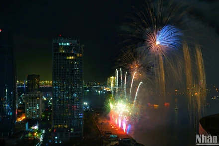 Màn trình diễn mở đầu đêm thi thứ 3 của đội Đức.