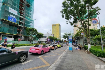 Dàn siêu xe này vượt đèn đỏ tại tuyến đường trung tâm thành phố Đà Nẵng gây bức xúc dư luận. (Ảnh: ANH ĐÀO)