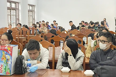 Các đối tượng trong đường dây này đã được di lý về thành phố Đà Nẵng, sáng ngày 13/1. (Ảnh Công an cung cấp)