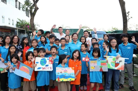 Tết thiếu nhi đặc biệt của các em học sinh Trường Hy Vọng (Ảnh: ANH ĐÀO)