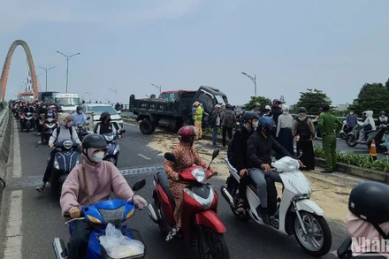 Hiện trường vụ tai nạn. (Ảnh: LÊ SỸ)