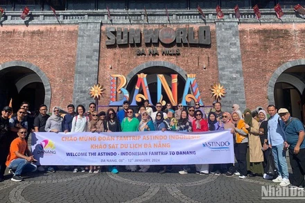 Đoàn famtrip lữ hành Indonesia khảo sát tại Bà Nà Hills. (Ảnh: ANH ĐÀO)