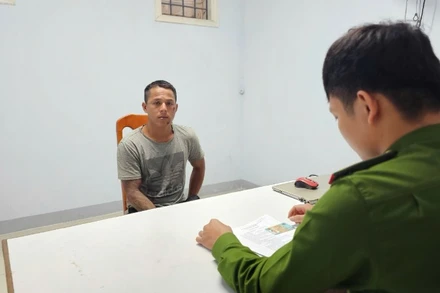 Đối tượng Nguyễn Tuấn Đạt bị bắt giữ ngay sau khi gây án. (Ảnh: Công an cung cấp)