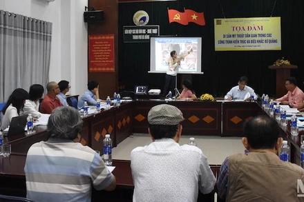 Quang cảnh buổi toạ đàm sáng 23/9. (Ảnh: ANH ĐÀO)