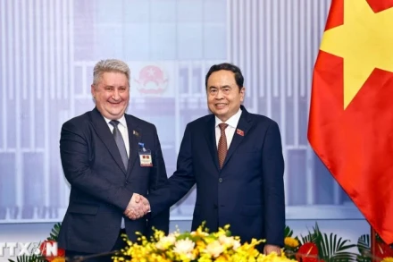 Chủ tịch Quốc hội Trần Thanh Mẫn tiếp Phó Chủ tịch Hạ viện Cộng hòa Belarus Ipatau Vadzim. (Ảnh: TTXVN)