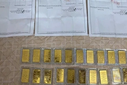 Công an thu giữ tang vật liên quan đến vụ án. (Ảnh: Công an cung cấp) 