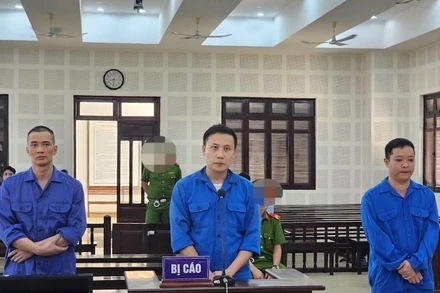 Các bị cáo tại phiên tòa. (Ảnh: ANH ĐÀO)