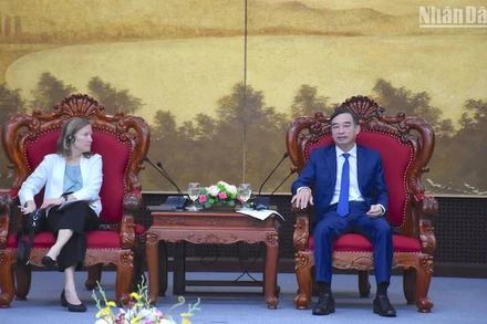 Quang cảnh buổi làm việc (Ảnh: ANH ĐÀO)