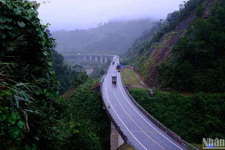 Cơ quan chức năng nhận định, tuyến đường cao tốc La Sơn-Túy Loan hiện có nhiều bất cập, tiềm ẩn nguy cơ mất an toàn giao thông.