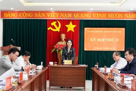 Đồng chí Lê Thị Mỹ Hạnh, Ủy viên Ban Thường vụ Thành ủy, Chủ nhiệm Ủy ban Kiểm tra Thành ủy Đà Nẵng chủ trì kỳ họp. (Ảnh: Ủy viên Ban Thường vụ Thành ủy Đà Nẵng)