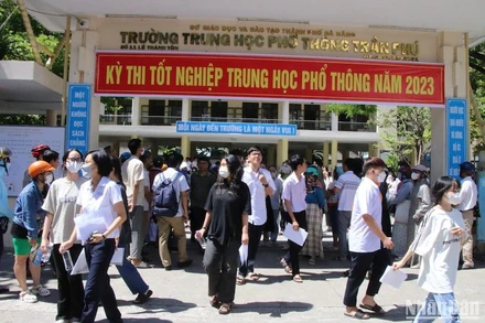 Các thí sinh dự thi Kỳ thi tốt nghiệp THPT năm 2023 tại điểm thi trường THPT Trần Phú. (Ảnh: ANH ĐÀO)