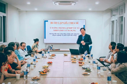 Gợi mở thêm hướng đi cho nhiếp ảnh