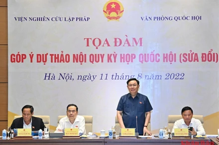 Chủ tịch Quốc hội Vương Đình Huệ cùng các Phó Chủ tịch Quốc hội dự tọa đàm. (Ảnh: DUY LINH)