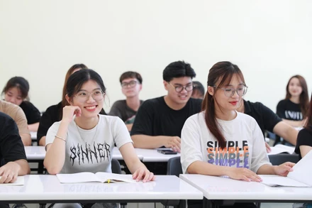 Sinh viên học tập tại Đại học Quốc gia Hà Nội. (Ảnh: TRẦN TOẢN)