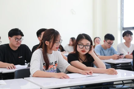 Sinh viên học tập tại giảng đường. (Ảnh: TRẦN TOẢN)