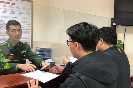 Đẩy mạnh cải cách hành chính, thái độ phục vụ thân thiện, tận tình tạo thiện cảm cho người dân và doanh nghiệp.