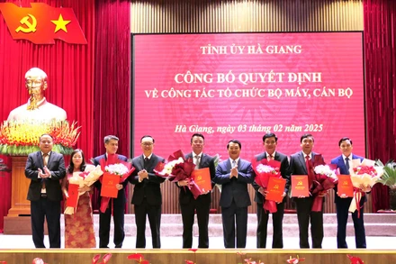 Tỉnh ủy Hà Giang công bố quyết định về công tác tổ chức bộ máy, cán bộ