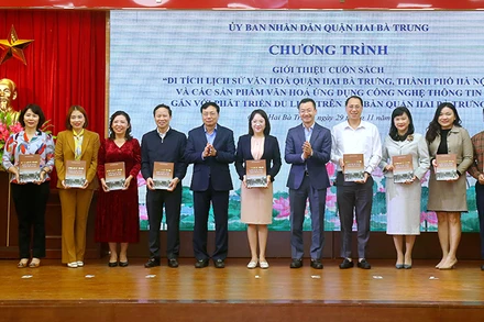 Chương trình Giới thiệu cuốn sách “Di tích lịch sử-văn hoá quận Hai Bà Trưng, thành phố Hà Nội” và các sản phẩm văn hóa ứng dụng công nghệ thông tin gắn với phát triển du lịch trên địa bàn quận
