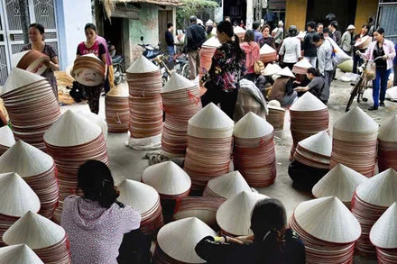 Làng nghề truyền thống nón lá Vĩnh Thịnh, xã Đại Áng, huyện Thanh Trì (Hà Nội)