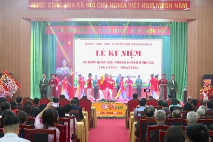 Quang cảnh Lễ kỷ niệm 80 năm Ngày Giải phóng huyện Bình Gia.