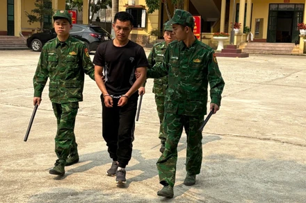 Đối tượng Nguyễn Văn Quý bị lực lượng Bộ đội Biên Phòng Đồn Pò Mã bắt giữ.