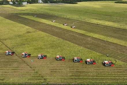 Cơ giới hóa trong sản xuất góp phần quan trọng nâng cao năng suất, chất lượng lúa gạo Việt Nam. 