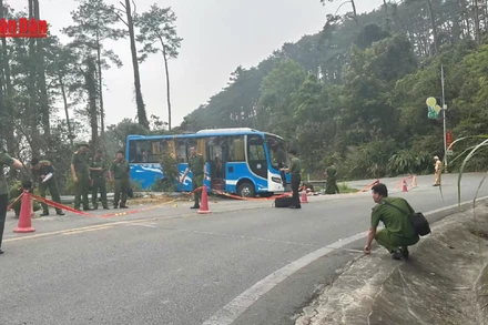 Tai nạn xe du lịch ở Tam Đảo: 3 người tử vong, 14 người bị thương