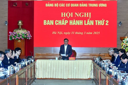 Đồng chí Trần Cẩm Tú, Ủy viên Bộ Chính trị, Thường trực Ban Bí thư, Bí thư Đảng ủy các cơ quan Đảng Trung ương chủ trì hội nghị. 
