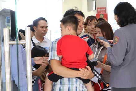 Nhiều người dân lựa chọn di chuyển vào nam bằng tàu hỏa.