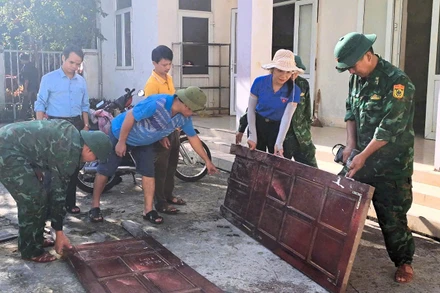 Sửa chữa cơ sở vật chất tại mô hình “Đồng hành cùng ký túc xá vùng biên” Trường trung học cơ sở Môn Sơn (huyện Con Cuông).