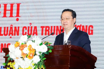 Bí thư Tỉnh ủy Nghệ An Nguyễn Đức Trung đề nghị các cấp ủy, tổ chức đảng có kế hoạch triển khai, tăng cường tuyên truyền, làm tốt công tác tư tưởng, vận động cán bộ, đảng viên để trên dưới chung sức, đồng lòng thực hiện các nội dung trong các nghị quyết, kết luận của Trung ương và chương trình hành động của tỉnh, vì sự phát triển của đất nước, của tỉnh.