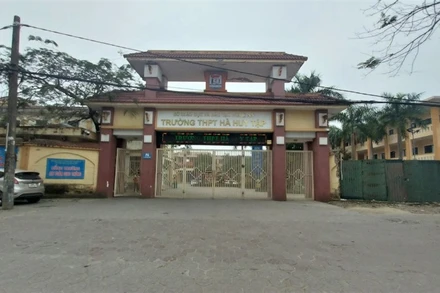 Trường THPT Hà Huy Tập hiện có 52 lớp học, với hơn 2.100 học sinh các khối 10, 11 và 12.