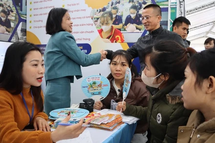 Các doanh nghiệp tìm kiếm lao động tại Ngày hội việc làm được tổ chức ngay sau dịp Tết Nguyên đán Ất Tỵ 2025 ở Khu công nghiệp VSIP Nghệ An.