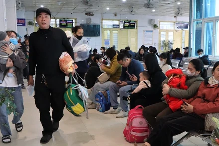 Mỗi ngày, Bệnh viện Sản-Nhi Nghệ An tiếp nhận từ 500 đến 600 trường hợp đến khám.