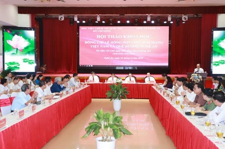 Quang cảnh diễn ra hội thảo.