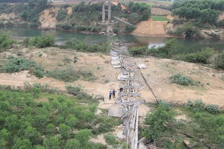 Hiện trường sập cầu treo Kẻ Nính.